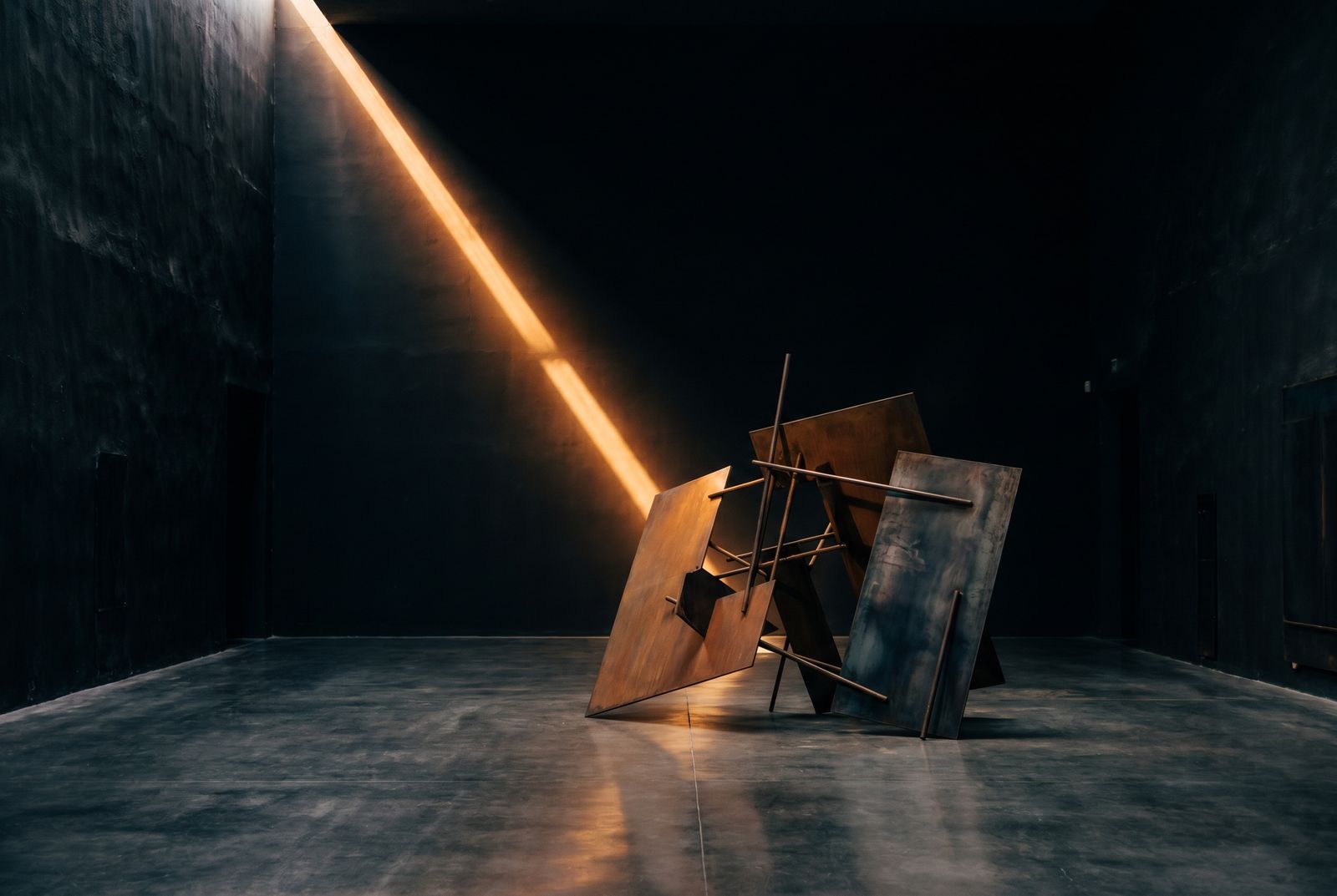 Conceptual set with diagonal beam of light